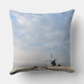 オランダの雪と風車のある冬の風景 クッション (裏面)