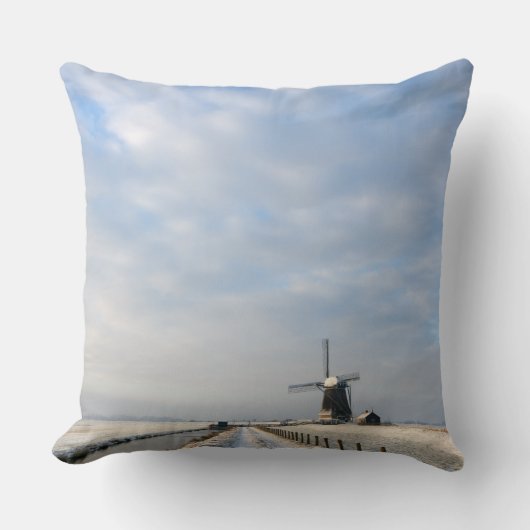 オランダの雪と風車のある冬の風景 クッション (正面)