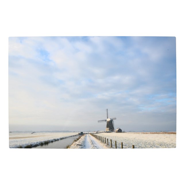 オランダの雪と風車のある冬の風景 メタルプリント (正面)