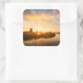 オランダの風車と川の上の日の出 スクエアシール (バッグ)