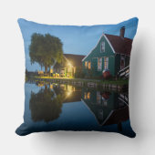 オランダの黄昏時のチーズファームハウス クッション (正面)