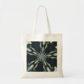 オランダカイウユリの星の万華鏡のように千変万化するパターン トートバッグ (正面)