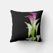オランダカイウユリの花束の黒 クッション (裏面)