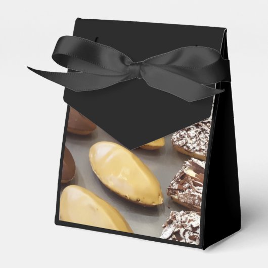 オランダチョコレートデリツ フェイバーボックス (正面サイド)