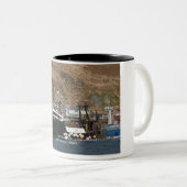 オランダ港のトロール船を採取するゴールドラッシュAK ツートーンマグカップ (正面右)