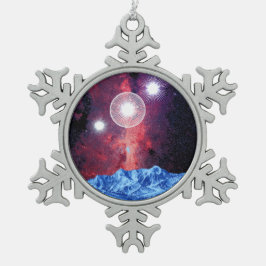 オリオンは山の宇宙上の銀河系を主演します スノーフレークピューターオーナメント