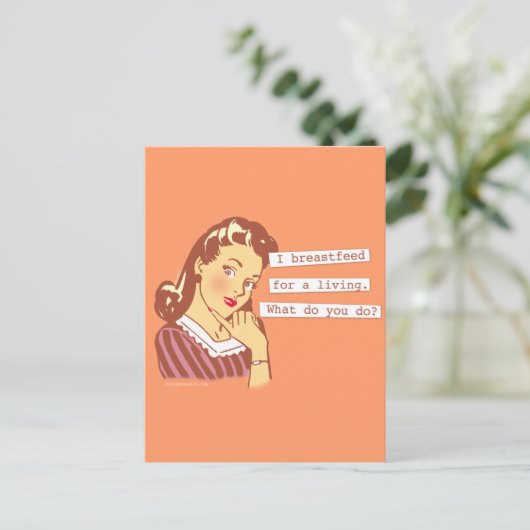 オリジナルは生きているレトロのお母さんのユーモアのために母乳で育てます ポストカード (スタンド正面)