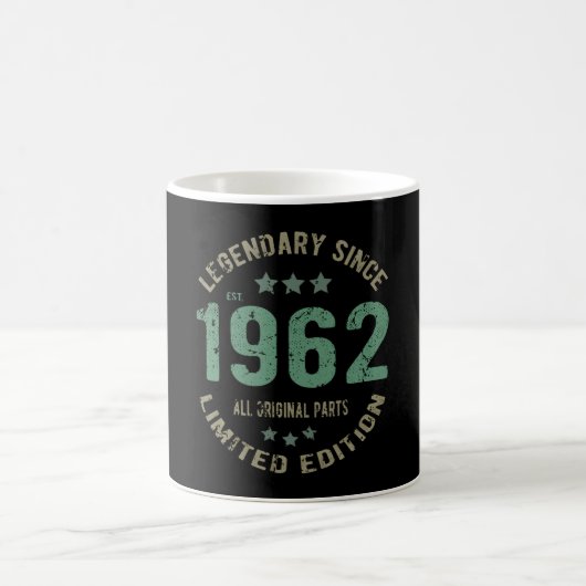 オリジナルは1962年から ヴィンテージ伝説の誕生日ギフト コーヒーマグカップ (中央)