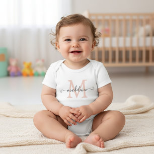 オリジナルスクリプトネーム モノグラム ソフトピンク ベビーボディスーツ