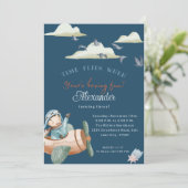 オリジナルデザインの飛行機が飛ぶ誕生日招待状カード 招待状 (スタンド正面)