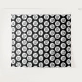 オリジナルビジネスロゴパターンの黒い背景 タペストリー (正面(横))