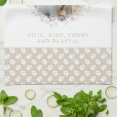 オリジナルペット写真 & 白い足跡 ベージュ & あなたのお名前（テキスト） キッチンタオル (折り畳み)