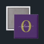 オリジナルモノグラムスクリプトネーム パープル ホワイト ゴールド マグネット<br><div class="desc">このエレガントなモノグラムとスタイリッシュなスクリプトネームデザインは、どんな機会でも贈り物として最適です。個人のイニシャルと名前でパーソナライズすることができます。デザインツールを使用してフォント、フォントの色、フォントサイズ、背景色を変更できます。JとQのイニシャルではフォントサイズを小さくする必要があります。デザインをカスタマイズするのを楽しんでください。</div>