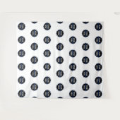 オリジナルロゴ ステップアンドリピート バックドロップ タペストリー (正面(横))