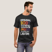 オリジナル体がエンジン走をチャームのように再構築 Tシャツ (正面フル)