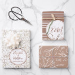 オリジナル名入れ モカムース ブラウン ウェディング ラッピングペーパーシート<br><div class="desc">パーソナライズ モカムース ブラウン エレガント フラワーエンゲージメント ウェディングまたはブライズシャワーのラッピングペーパー ゴールドとホワイトの花を添えて 自由にテキストを追加 Zazzleの簡単編集ツールで  ニュートラルカラーのモダンデザイン お願い: ゴールドのディテールは模造品です 実際のホイルは使用していません 全てのコレクションを見るにはショップへお越しください。</div>