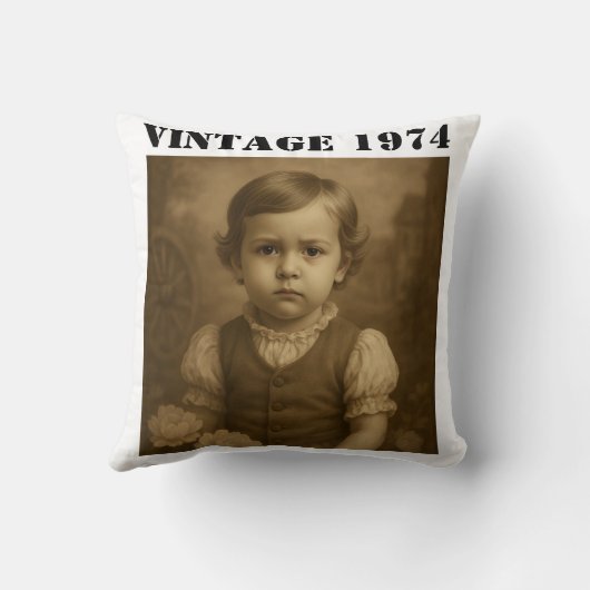 オリジナル子供時代の写真&年 ヴィンテージ パーソナライズド クッション (裏面)