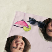 オリジナル顔写真＆コックテール | パーソナライズド ピンク ビーチタオル (インサイチュ)