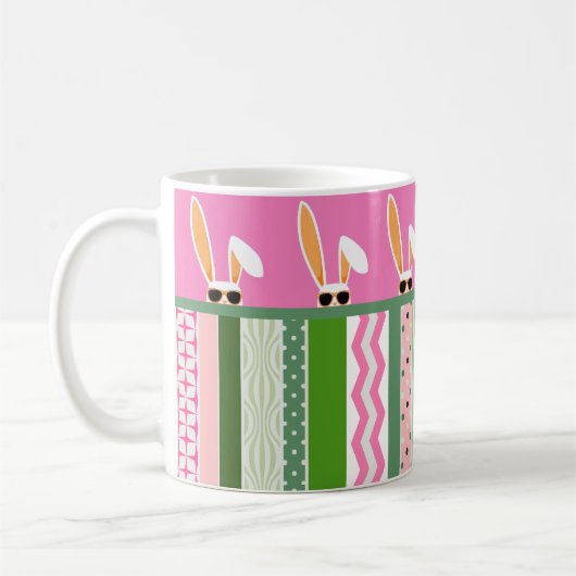 オリジナル イースター ピンクとグリーンの白ウサギ コーヒーマグカップ (左)