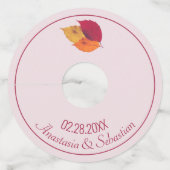 オリジナル ウェディング ネーム 日付 カラフルな 秋の落ち葉 ワイングラスタグ (正面)