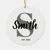 オリジナル グレーとブラックのファミリーモノグラム セラミックオーナメント (正面)