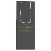 オリジナル ネーム テキスト グリーティング シック ゴールド スクリプト グレー ワインギフトバッグ (正面)