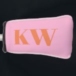 オリジナル ピンクとオレンジの大きなイニシャル カスタム ゴルフヘッドカバー<br><div class="desc">このパーソナライズされたゴルフヘッドカバーは、遊び心のあるピンクの背景とオレンジ色のモダンな文字でデザインされた大胆なイニシャルが特徴で、コースでのスタイリッシュでフェミニンな印象を与えます。イニシャルをカスタマイズして、結婚式の花嫁、ブライズメイド、またはゴルフを愛する友人への楽しくも上品なアクセサリーを作りましょう。バチェロレッテウィークエンド、ブライズパーティーのギフト、または思いやりのあるディテールが記憶に残るグループでのお出かけに最適です。個人のスタイル、モダンなデザイン、ゴルフゲームにちょっとした遊び心を加えることが好きな女性にぴったりです。</div>