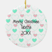 オリジナル メリークリスマス グレー子猫 ピンクのリボン セラミックオーナメント (裏面)