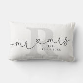 オリジナル Mr. Mrs. モノグラム ウェディング ランバークッション (裏面)