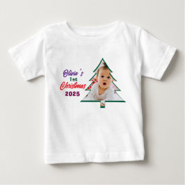 オリビアの初めてのクリスマスツリーのフォトギフト ベビーTシャツ