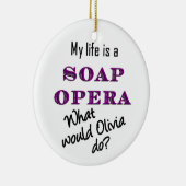 オリビアは何をしますか。 オーナメント (右)