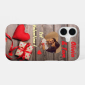 オリビア&トム1stバレンタイン！ iPhone 16ケース (裏面横)