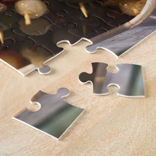 オリーブで作った詰まったタパス ジグソーパズル (側面)