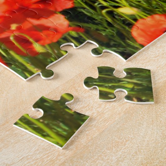 オリーブの古い木の下の赤いケシの花 ジグソーパズル (側面)