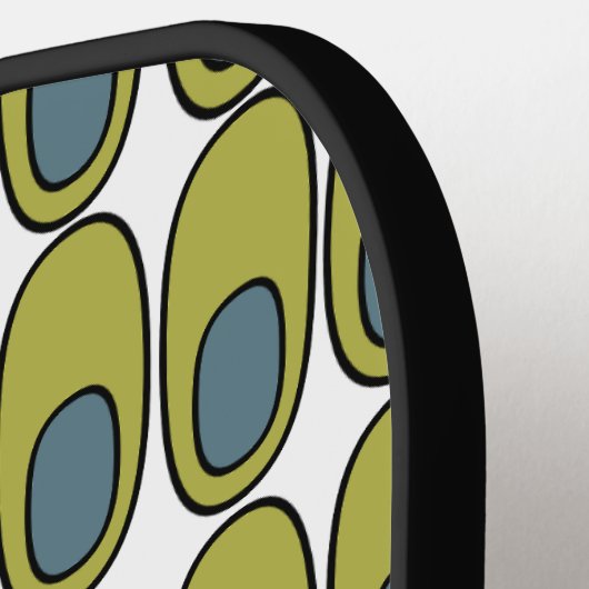 オリーブの緑と灰色の楕円を繰り返す ピックルボールラケット (左詳細)