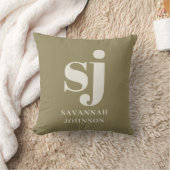 オリーブグリーンとクリームモノグラムイニシャル クッション (ブランケット)
