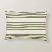 オリーブグリーンとベージュの5つのストライプパターン アクセントクッション (裏面)