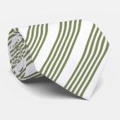 オリーブグリーンと白い5つのストライプパターン ネクタイ (ロール)