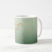 オリーブグリーンのゴールドラメの文字E コーヒーマグカップ (正面右)