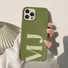 オリーブグリーンのミニマルなイニシャル iPhone 15ケース