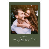 オリーブグリーンエレガントミニマリスト写真 テーブルナンバー (正面)