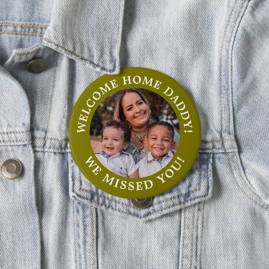 オリーブグリーンシンプルメッセージアーチ型文字と写真 缶バッジ (インサイチュ)