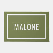 オリーブパーソナライズされたグリーン名書式 ドアマット (正面)