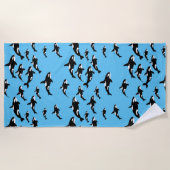 オルカキラーホエールパターンオンブルー海 ビーチタオル (正面)