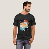 オルカクジラとイルカレトロサンセット Tシャツ (正面フル)