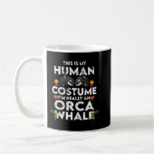 オルカ笑わされるハロウィーンの衣装 コーヒーマグカップ (左)