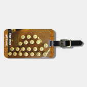 オルガンを持つ – 旅行する ラゲッジタグ (正面横)