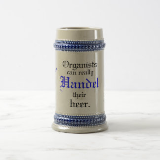 オルガン奏者はHandelを彼らのビール実際に缶詰にします! ビールジョッキ
