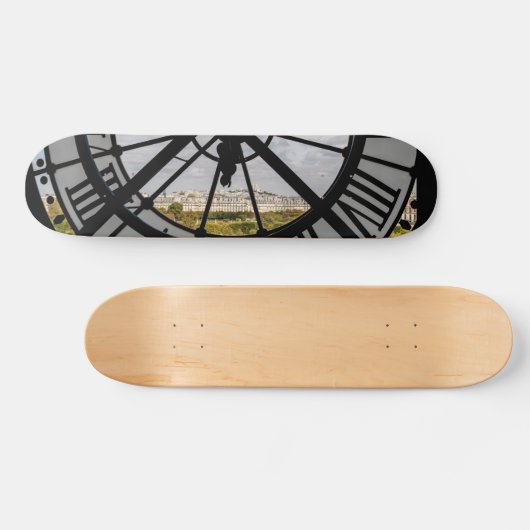 オルセー美術館の巨大なガラス時計 - パリ スケートボード (横)