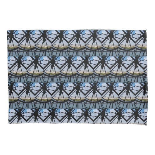 オルセー美術館の巨大ガラス時計 – パリ 枕カバー (正面)